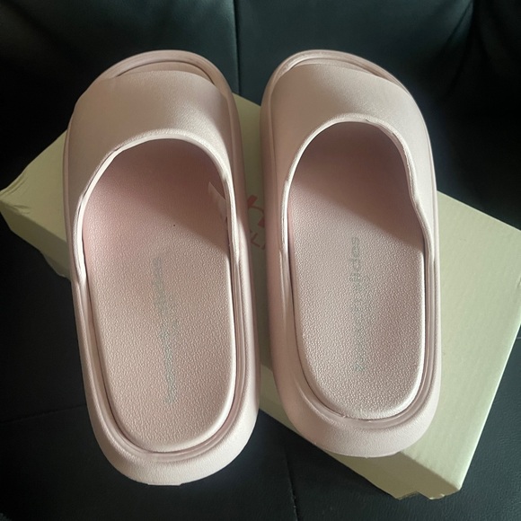 J/SLIDES Women’s Soft EVA Slip-On Pink Beach Slides Sandals Size 9 - Picture 3 of 6